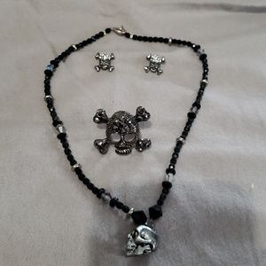 Skull and rhinestone set